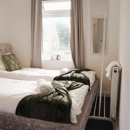 Home In Speke- 8 Mins Walk To Airport Exterior photo