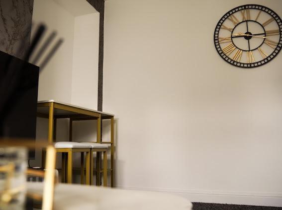 Home In Speke- 8 Mins Walk To Airport Exterior photo