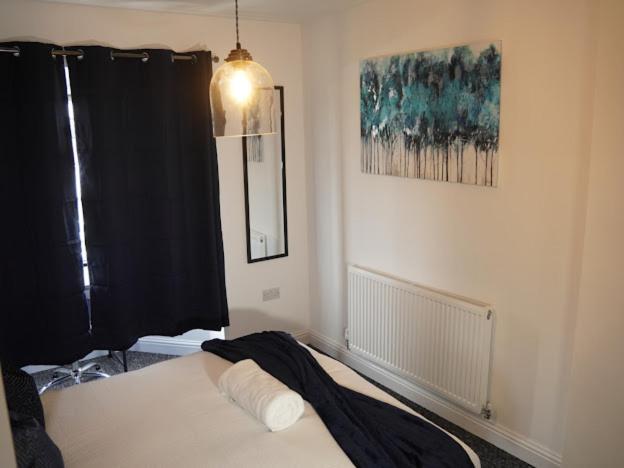 Home In Speke- 8 Mins Walk To Airport Exterior photo