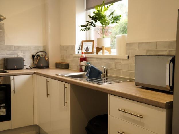 Home In Speke- 8 Mins Walk To Airport Exterior photo